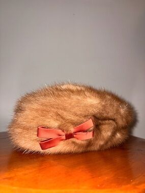 3/$100 Vintage Mink Fur Pillbox Hat with Bow - Rust Brown